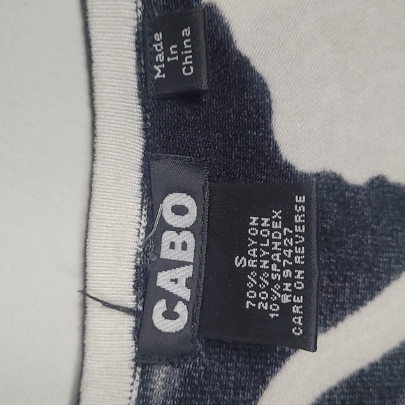 ⭐️Cabo Floral beaded Asian inspired sweater top - Picture 4 of 5